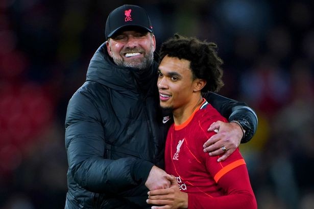 Liverpool hòa vất vả, Alexander-Arnold tiết lộ phản ứng của Klopp sau hiệp 1 - Bóng Đá