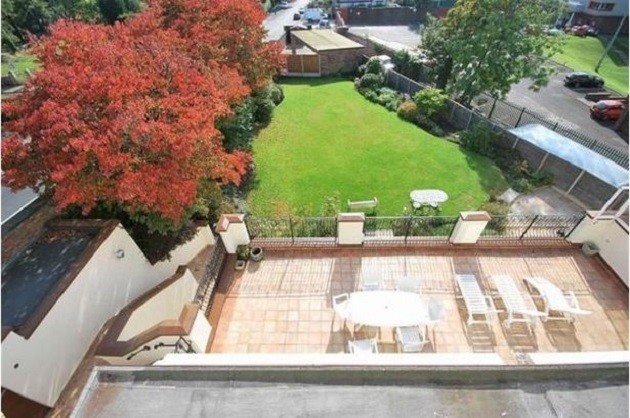 The historic Salford mansion that could be a Manchester United fan's dream home is up for sale - Bóng Đá