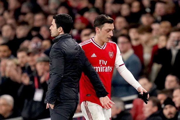 Mesut Ozil believes he'll secure desired transfer as outcast makes Arsenal wait - Bóng Đá