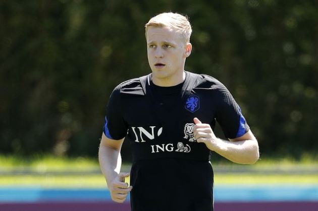 Man Utd’s Donny van de Beek makes decision on future amid interest from Arsenal - Bóng Đá