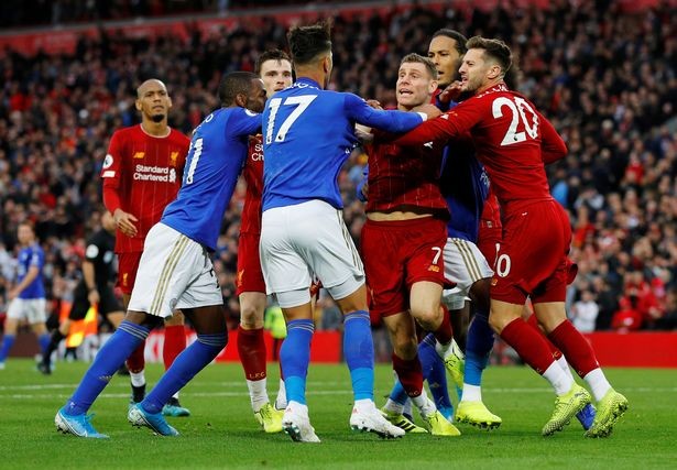 What Andy Robertson did to provoke raging Ayoze Perez after Liverpool beat Leicester - ăn mừng và đẩy - Bóng Đá