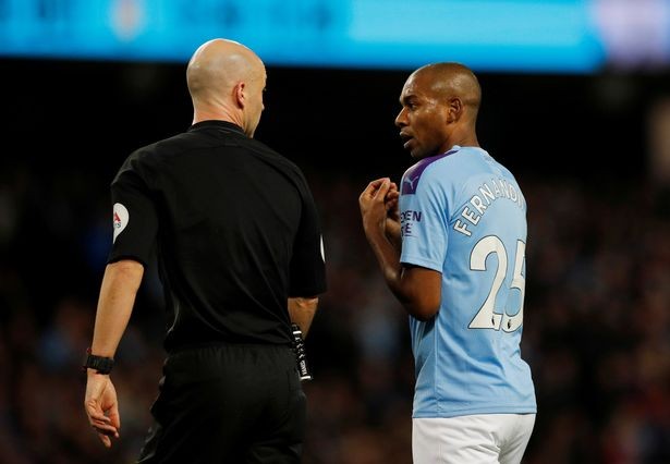 Man City midfielder Fernandinho admits Liverpool are too far ahead in the title race - Bóng Đá