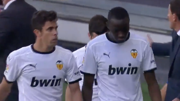 Rio Ferdinand's passionate response to Valencia walking off pitch after alleged racism - Bóng Đá