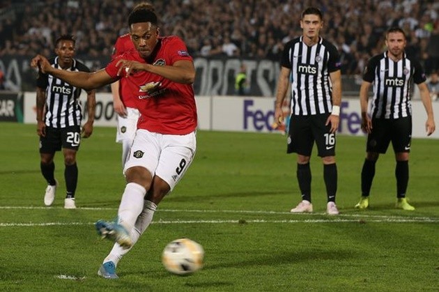 Ảnh Man Utd đến Carrington - Bóng Đá
