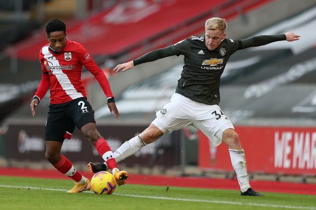Chưa bàn đẳng cấp, Van de Beek đã cho thấy sự khác biệt quá lớn so với Pogba - Bóng Đá