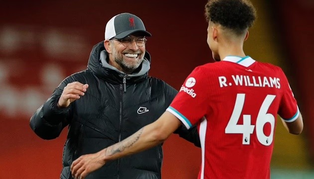 Thiago khai hỏa phút chót, Liverpool 
