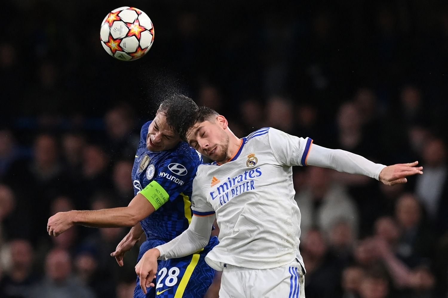 Real xuất hiện 2 cỗ máy pressing, cày nát tuyến giữa Chelsea - Bóng Đá