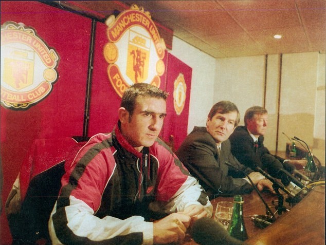 10 hình ảnh mang tính biểu tượng của Eric Cantona với Man Utd - Bóng Đá