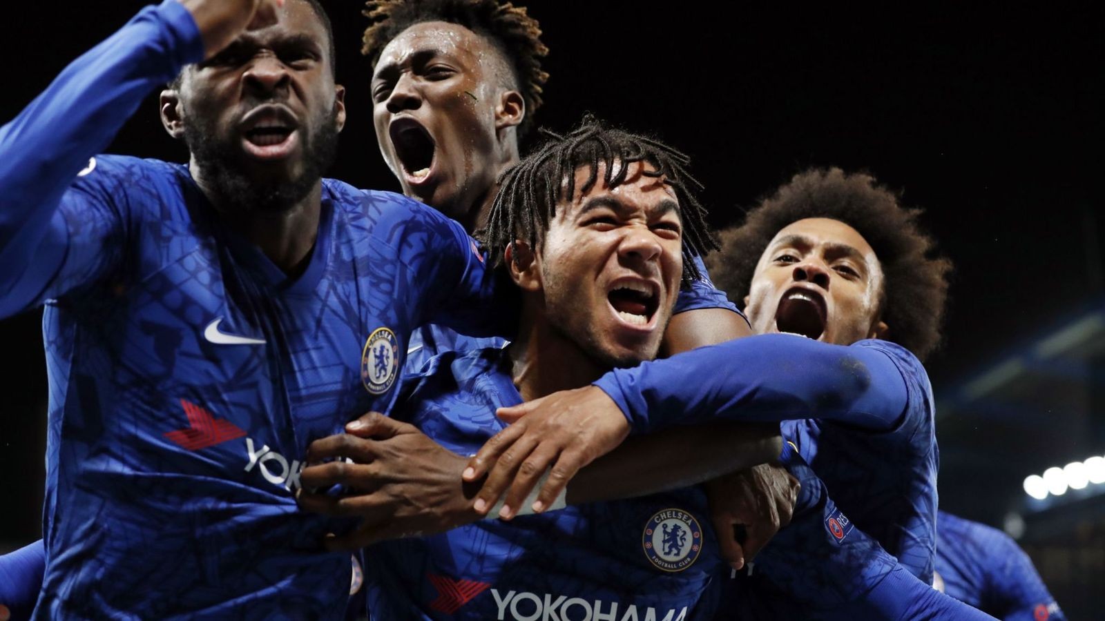 Chelsea 'open to selling Olivier Giroud and Pedro in January' with Frank Lampard prepared to lose experienced duo after emergence of young stars - Bóng Đá