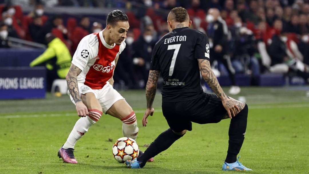 Man Utd scouted 3 targets at Ajax vs Benfica - including Ryan Gravenberch & Antony - Bóng Đá