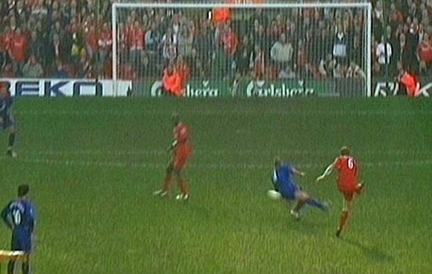 TOP 5 tình huống biểu tượng ở Premier League: 