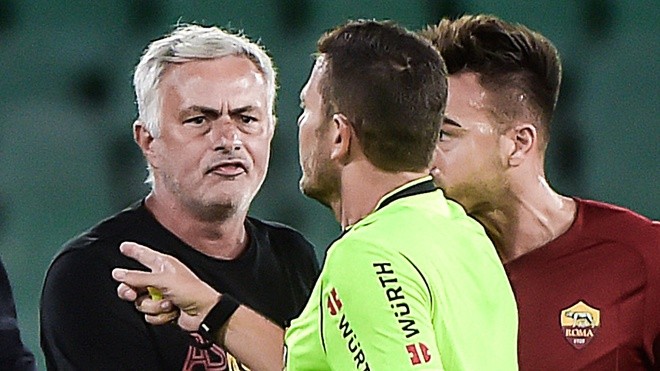 Mourinho bị đuổi khỏi sân khi AS Roma thua 2-5 - Bóng Đá