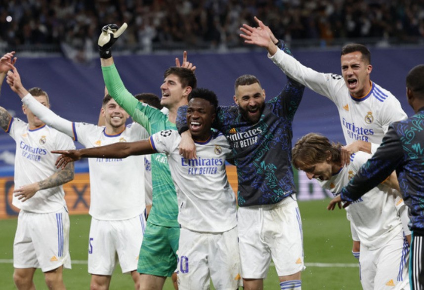 HLV Carlo Ancelotti bật khóc - Bóng Đá