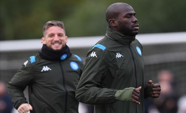 Ancelotti sắp bị sa thải, dàn sao Napoli như bị 