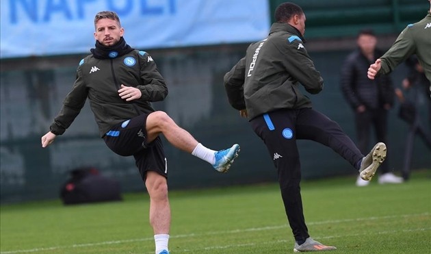 Ancelotti sắp bị sa thải, dàn sao Napoli như bị 