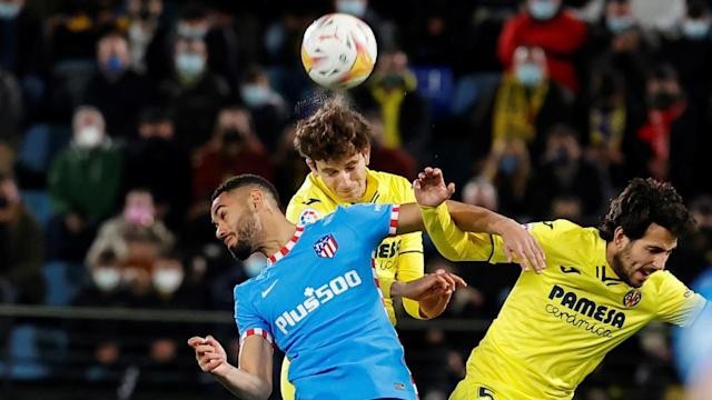 Sao Atletico ghi siêu phẩm từ giữa sân - Bóng Đá
