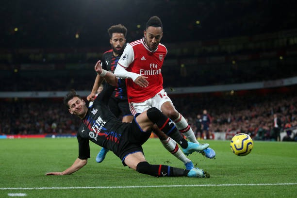 Granit Xhaka 'phát điên' sau khi bị Emery thay ra - Bóng Đá