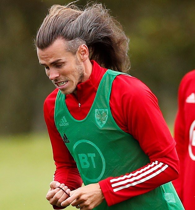 we know why Zidane leaves Bale on the bench': Fans react to incredible photos of Real Madrid letting his hair down on Wales duty - Bóng Đá