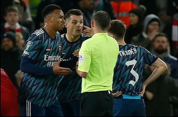 Ngôi sao 'trăm củ' rực cháy khiến Man Utd và châu Âu sửng sốt - Bóng Đá