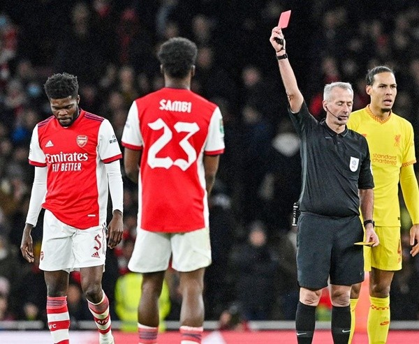 Mesut Ozil và Unai Emery đập tan tin đồn mâu thuẫn bằng hành động này - Bóng Đá