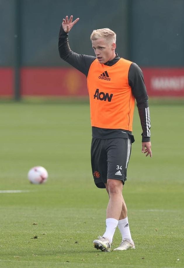 Mohamed Salah remains coy on his future with Egypt in emotional speech to team-mates after heartbreaking defeat by Senegal in World Cup play-off qualifier - Bóng Đá