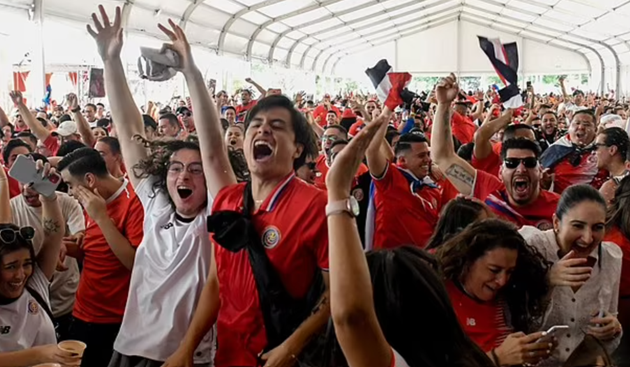 Nếu chiêu mộ Ronaldo, Pogba, đội hình PSG khủng đến cỡ nào? - Bóng Đá