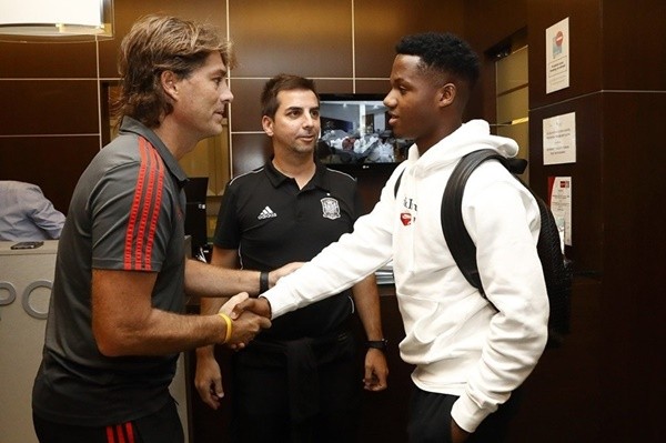 Ronald Araujo is happy at Barcelona and wants to stay - Bóng Đá