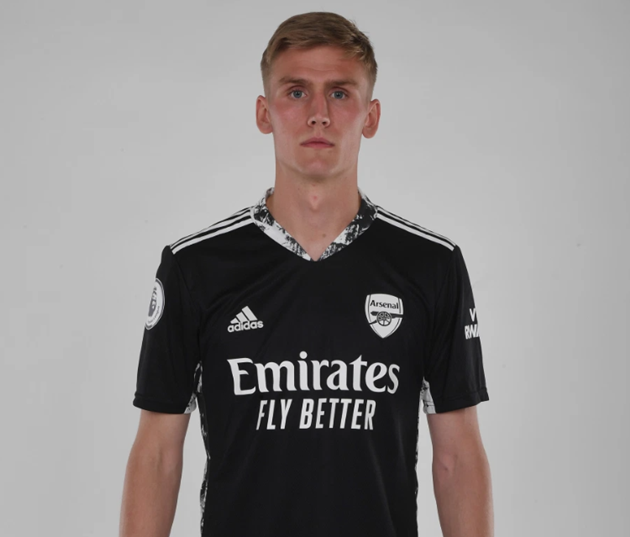 rsenal new signing Alex Runarsson became keeper because of burst appendix, has glamorous Wag and donates to Common Goal - Bóng Đá