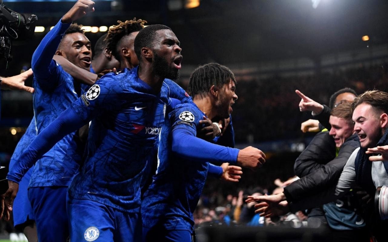 Chelsea fans demand Kepa is sold after Ajax howler in Champions League - 'What the f***' - Bóng Đá
