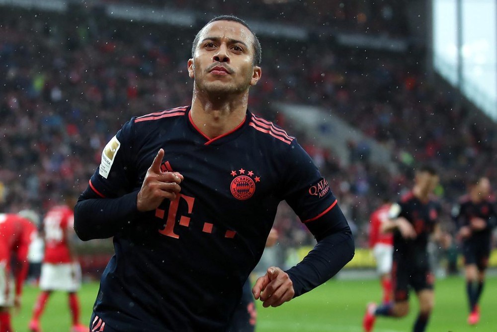 Từ Ferdinand đến Figo: 10 thương vụ 