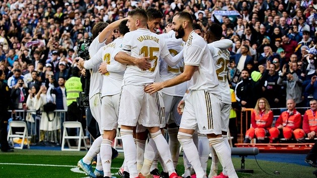 Alexander Isak xuất hiện tại London - Bóng Đá