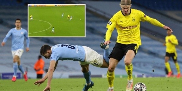 Aguero bị chỉ trích vì khoác vai trọng tài - Bóng Đá