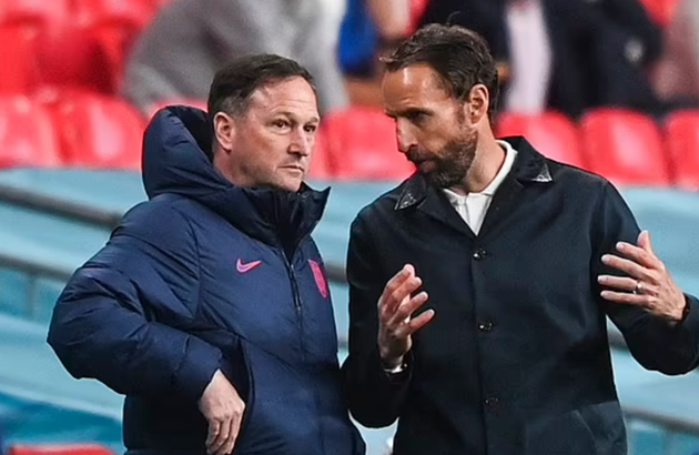 England's secret weapon: No 2 Steve Holland won the lot at Chelsea, got Abramovich's respect by standing up to Mourinho - Bóng Đá