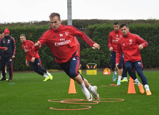 Giữa tin đồn mâu thuẫn với Emery, Ozil bỗng 'hóa' Ninja trên sân tập - Bóng Đá