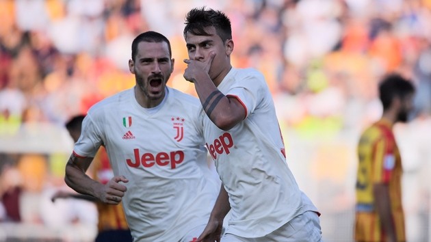 Messi hoảng hồn khi được xin chữ ký - Bóng Đá