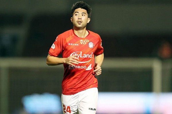 CĐV lên tiếng lý giải việc khóa cổ vào cột dọc khung thành - Bóng Đá