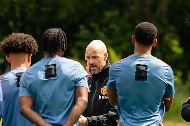 28 cầu thủ tham gia buổi tập đầu của Ten Hag - Bóng Đá