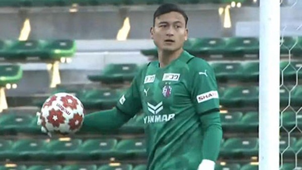 Đặng Văn Lâm giữ trắng lưới trong ngày bắt chính đầu tiên ở Cerezo Osaka - Bóng Đá