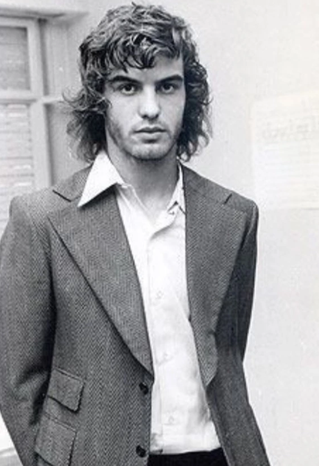 Leeds boss Marcelo Bielsa looks like a movie star in amazing throwback photos as young man in 1970s - Bóng Đá