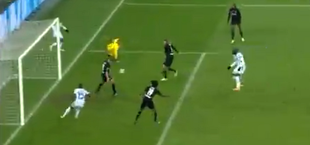 Cận cảnh pha bỏ lỡ khó tin của Ashley Young khiến Inter suýt ôm hận - Bóng Đá