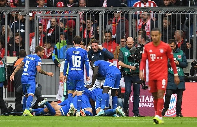 Bundesliga rung chuyển! Bayern Munich chấm dứt chuỗi 22 trận bất bại - Bóng Đá