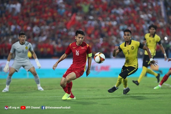 Vừa hướng dẫn học trò, Lampard vừa tái hiện hình ảnh hào hoa ngày nào - Bóng Đá