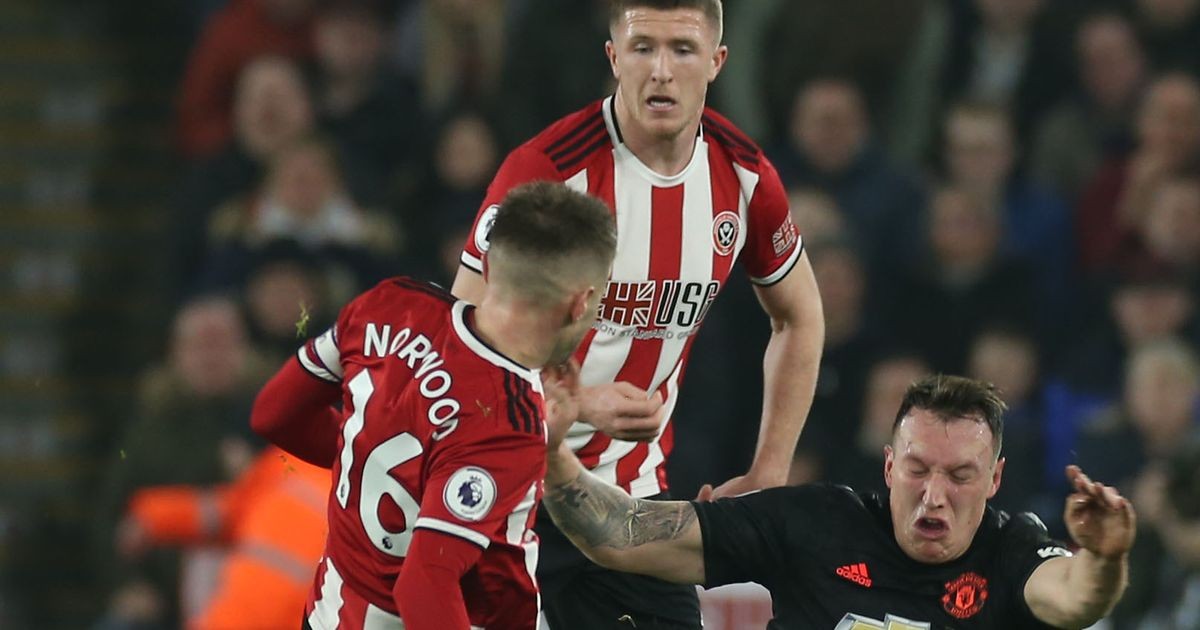 Ngày Phil Jones phá team, 