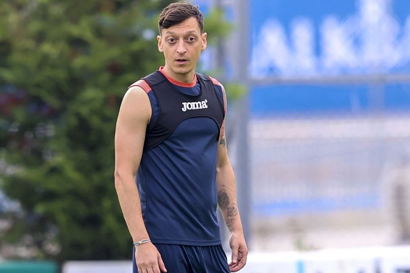 Ozil ra mắt, đội nhà thua thảm 1-7 - Bóng Đá