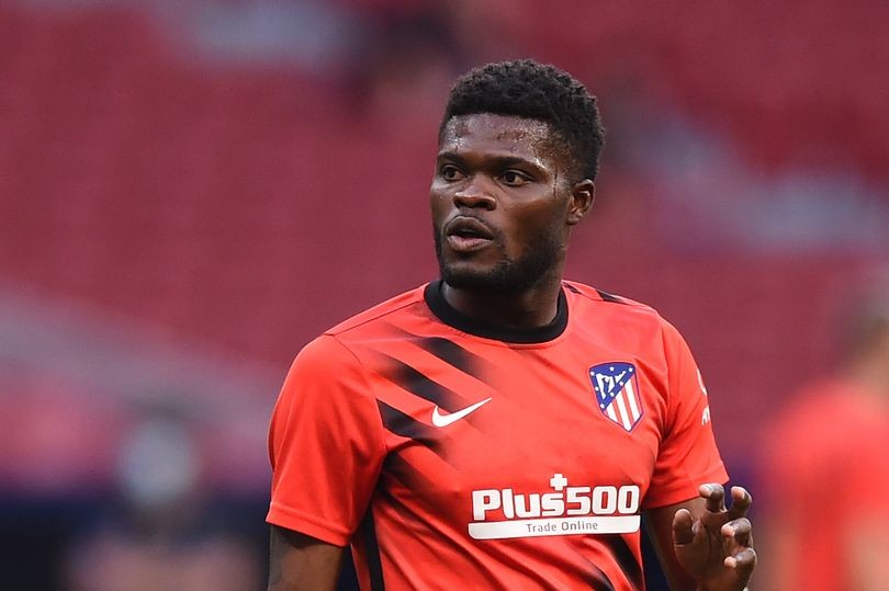 Thomas Partey reacts after Arsenal complete £45m deal to give Mikel Arteta his top target - Bóng Đá
