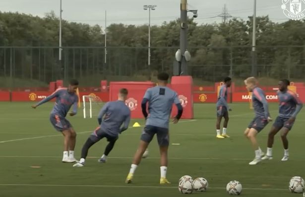 Casemiro không kịp góp mặt, Ten Hag gây bất ngờ ở trận Liverpool? - Bóng Đá