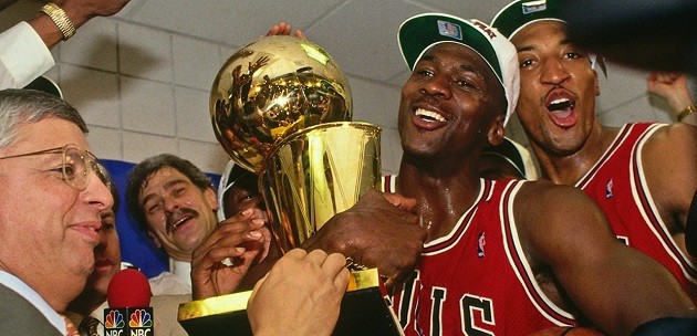 Michael Jordan rời Chicago Bulls và những tương đồng với vụ Messi - Barca - Bóng Đá