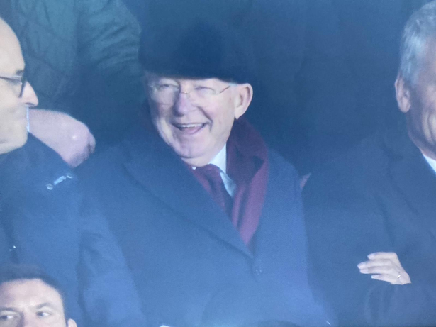 Ảnh cuộc trò chuyện Sir Alex - Woodward - Bóng Đá