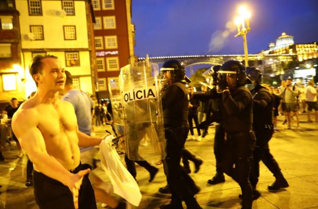  Brawling Chelsea and Man City fans clash in shameful scenes in Porto ahead of Saturday’s Champions League final - Bóng Đá