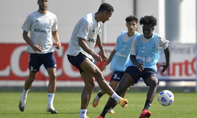 Lewandowski ẩu đả với Cuisance - Bóng Đá